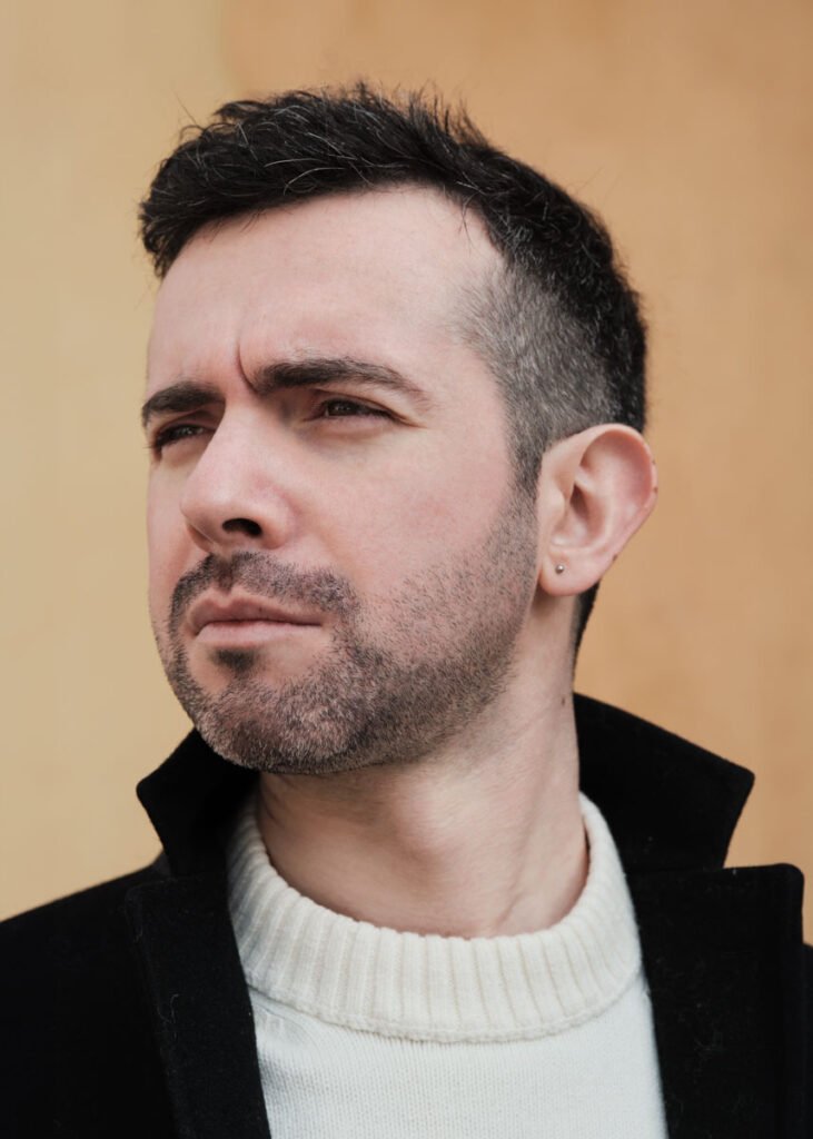 Marco Pennella, consulente di comunicazione a Pesaro, ritratto in bianco e nero